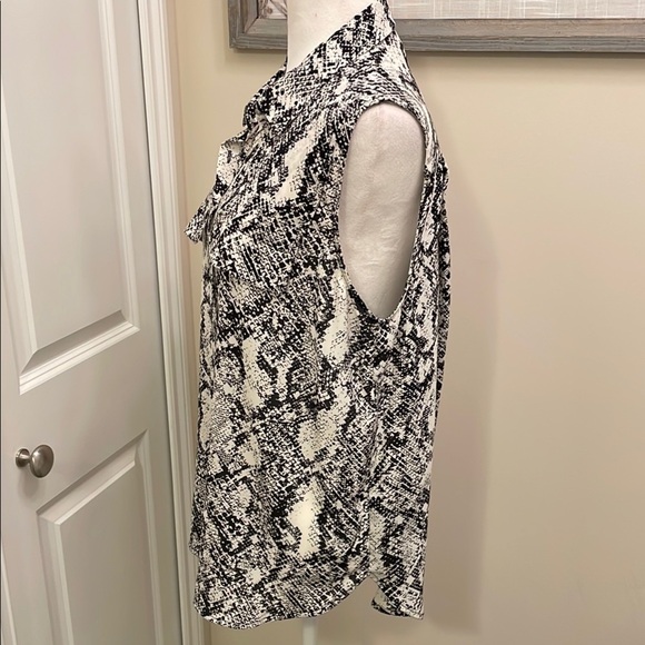 Worthington Black and White Sleeveless Button Down Shirt Front Pockets - Picture 5 of 16
